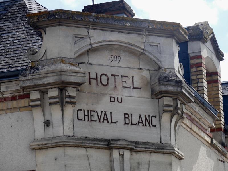 فندق Le Cheval Blanc Jargeau المظهر الخارجي الصورة